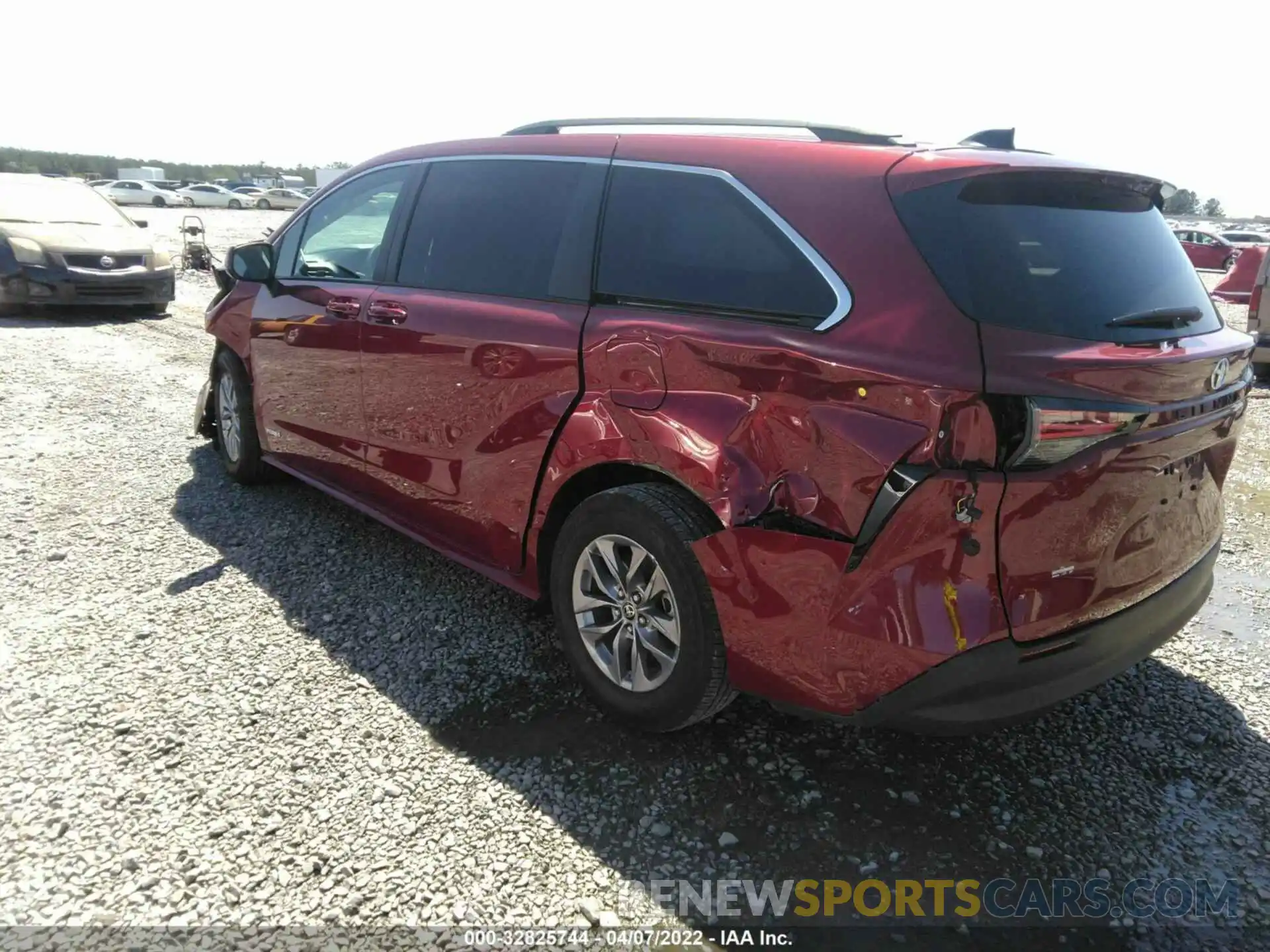 3 Photograph of a damaged car 5TDKRKEC5MS032216 TOYOTA SIENNA 2021