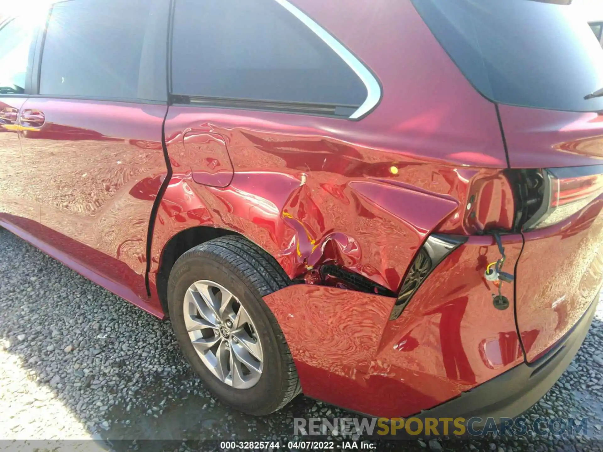 6 Photograph of a damaged car 5TDKRKEC5MS032216 TOYOTA SIENNA 2021