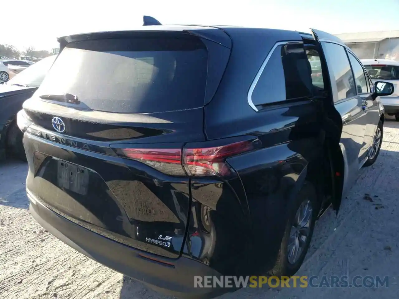 4 Photograph of a damaged car 5TDKRKEC5MS037061 TOYOTA SIENNA 2021