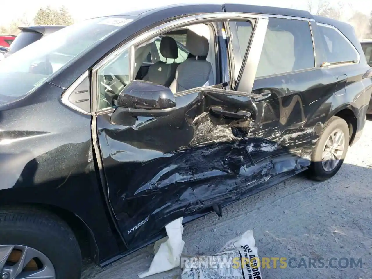 9 Photograph of a damaged car 5TDKRKEC5MS037061 TOYOTA SIENNA 2021