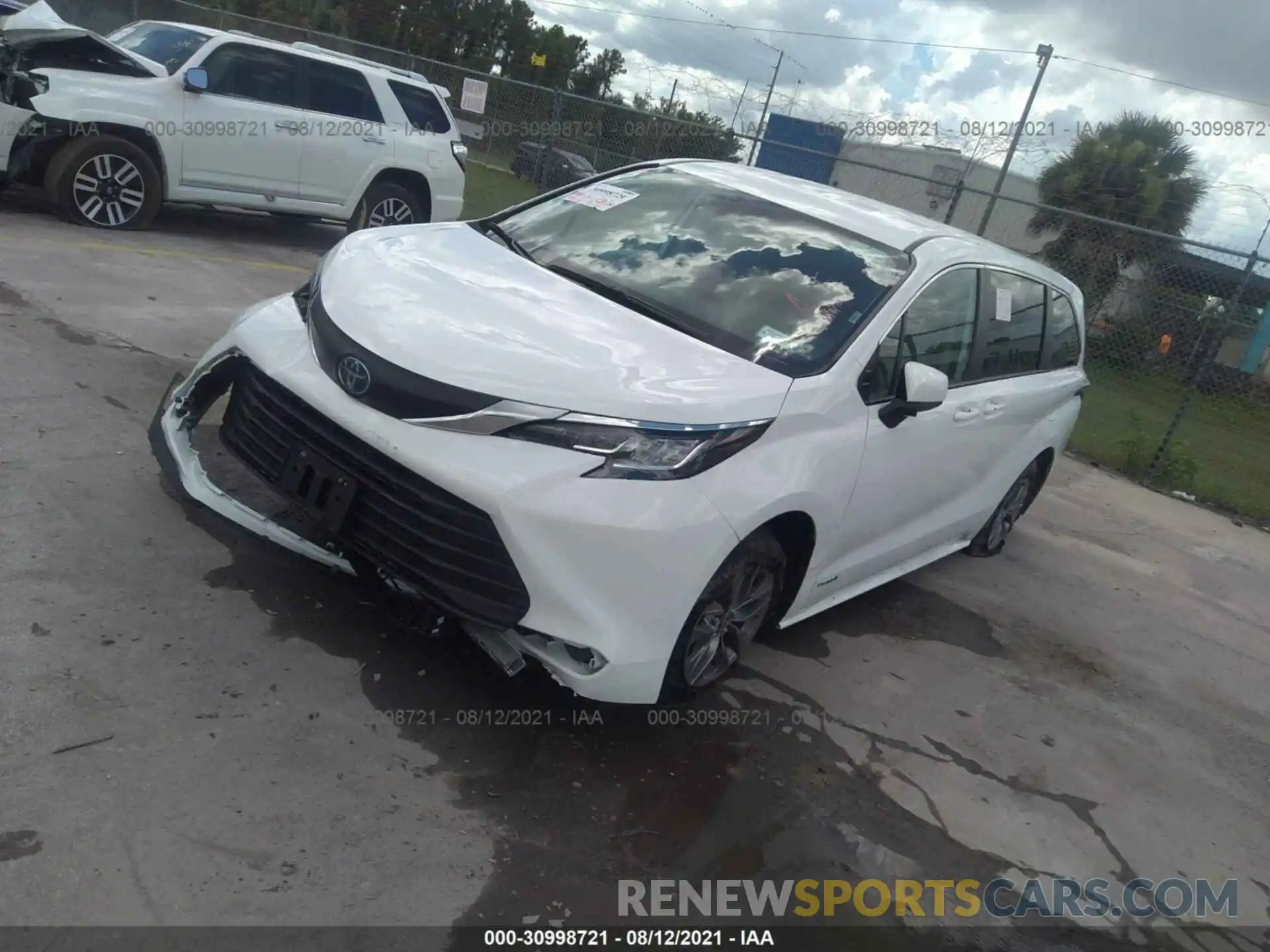 2 Photograph of a damaged car 5TDKRKEC5MS042549 TOYOTA SIENNA 2021