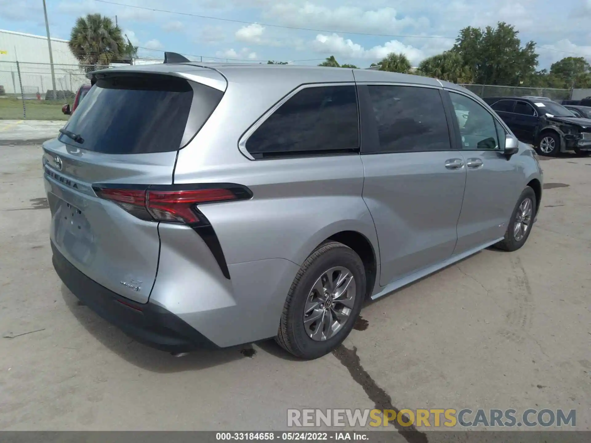 4 Photograph of a damaged car 5TDKRKEC5MS043376 TOYOTA SIENNA 2021