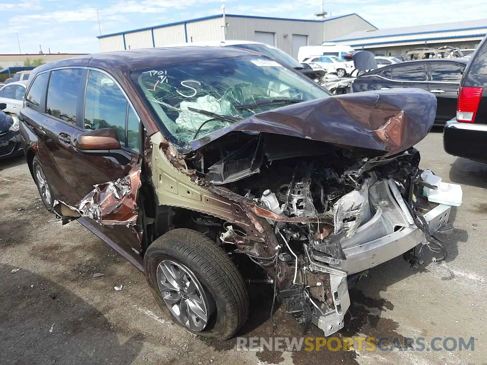 1 Photograph of a damaged car 5TDKRKEC5MS043829 TOYOTA SIENNA 2021