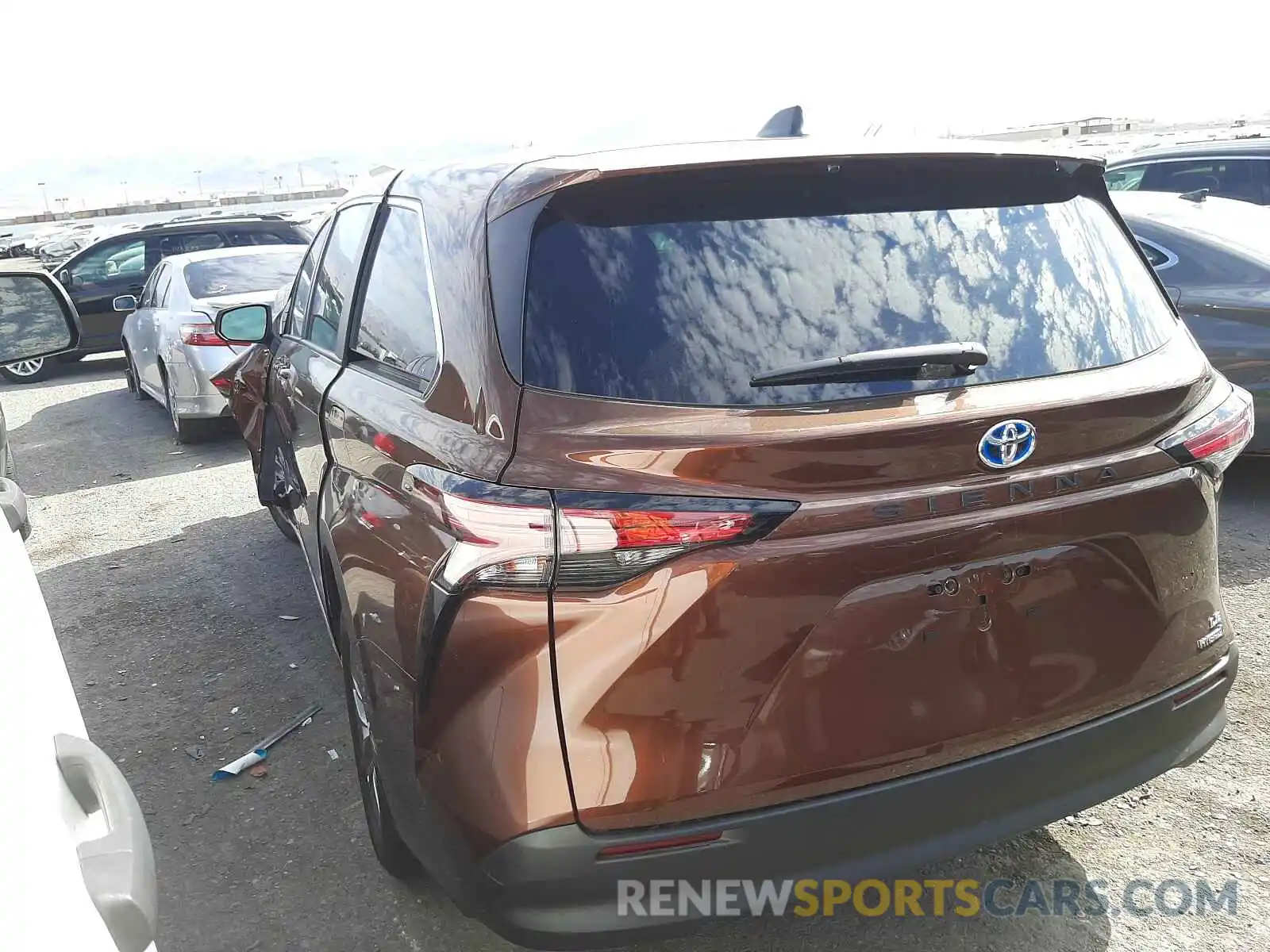 3 Photograph of a damaged car 5TDKRKEC5MS043829 TOYOTA SIENNA 2021