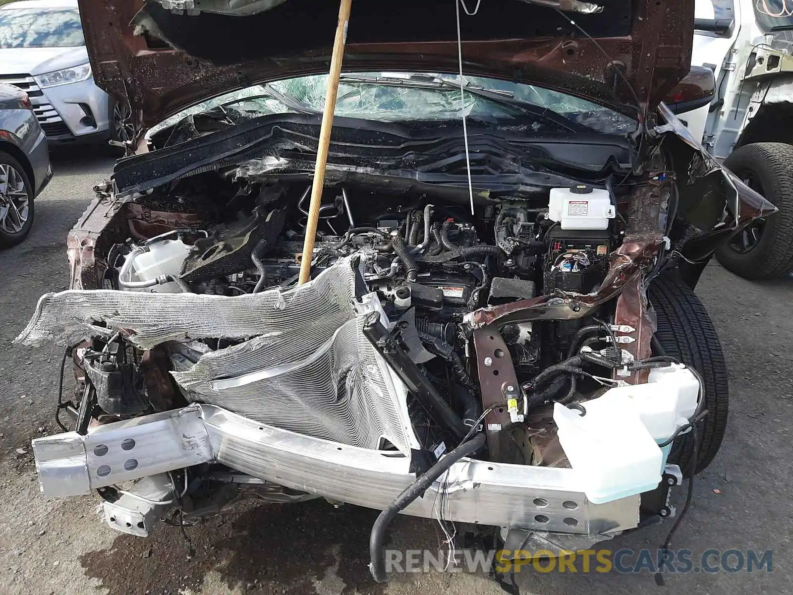 7 Photograph of a damaged car 5TDKRKEC5MS043829 TOYOTA SIENNA 2021