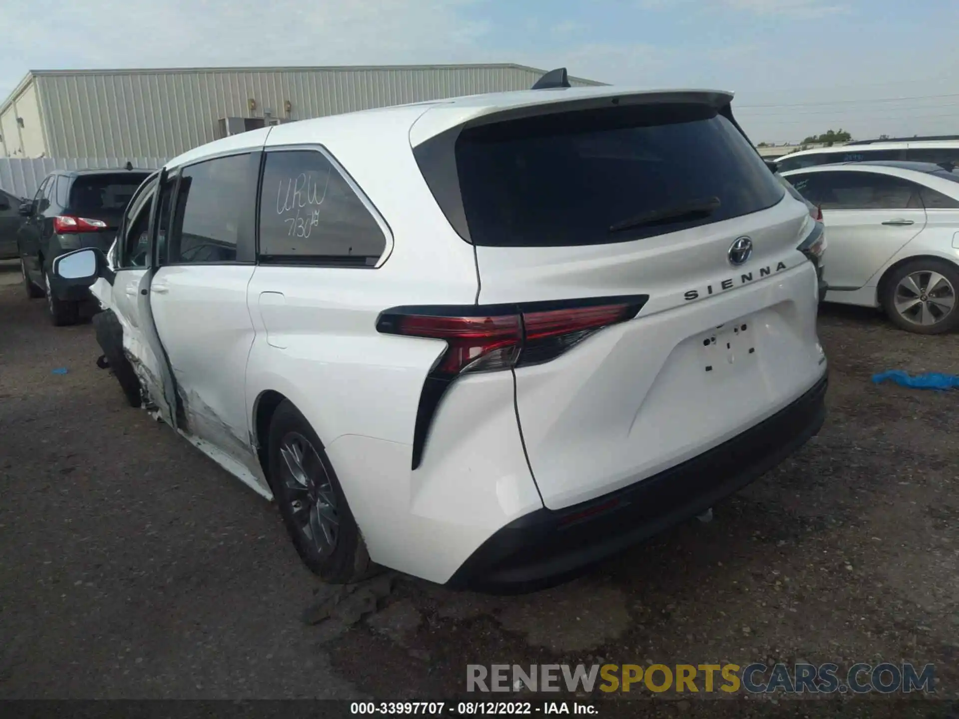 3 Фотография поврежденного автомобиля 5TDKRKEC5MS045936 TOYOTA SIENNA 2021