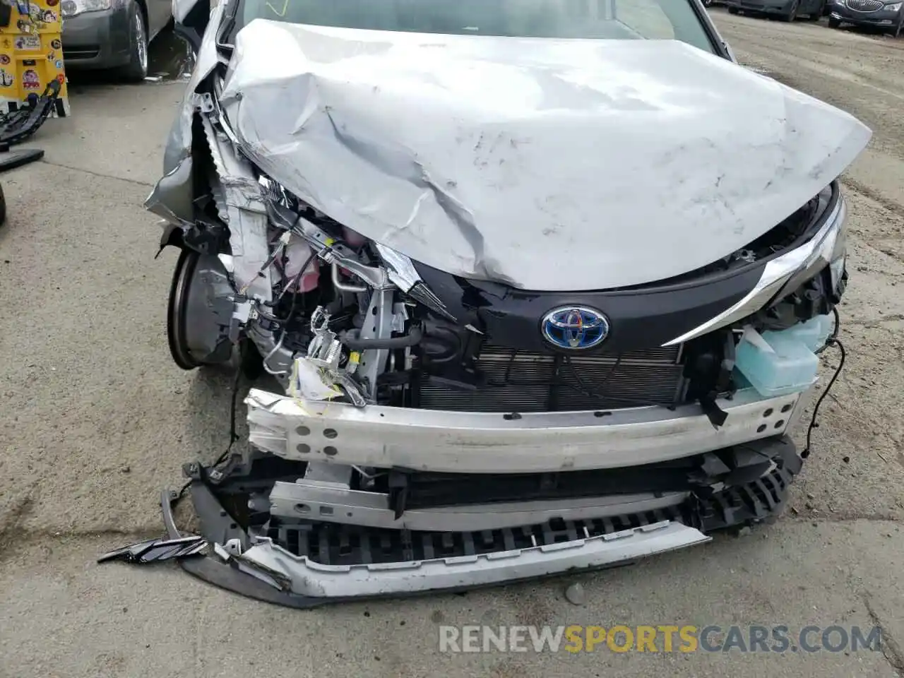 9 Photograph of a damaged car 5TDKRKEC5MS071906 TOYOTA SIENNA 2021