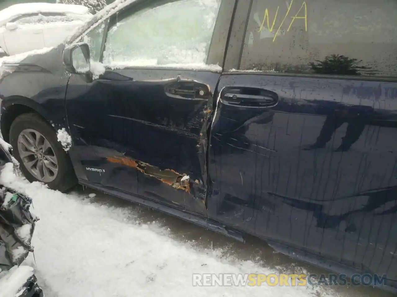 9 Photograph of a damaged car 5TDKRKEC6MS003596 TOYOTA SIENNA 2021