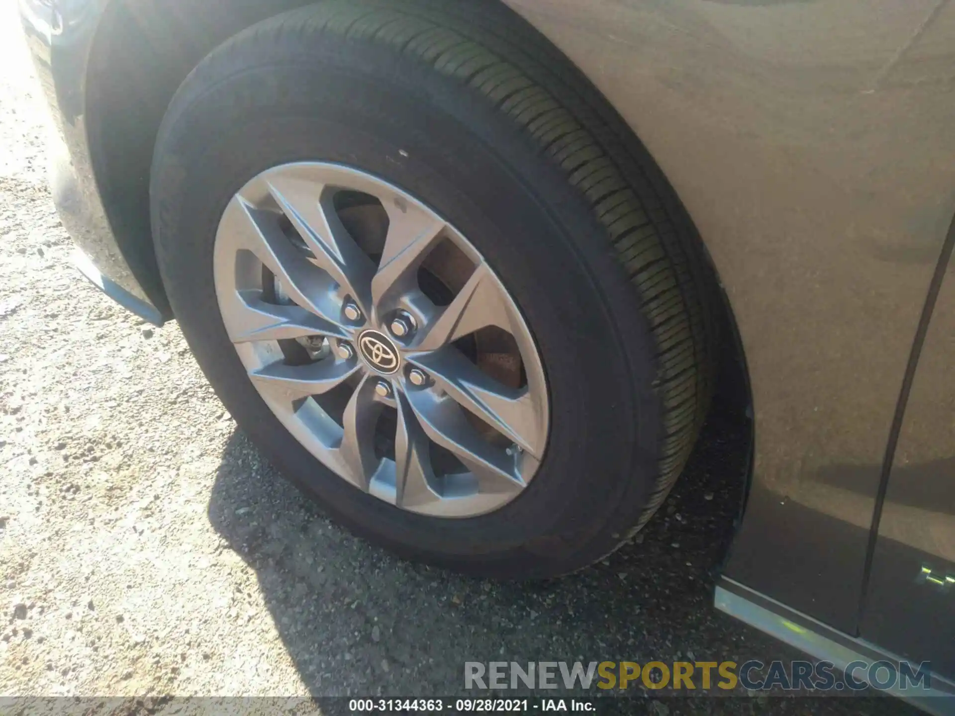 12 Photograph of a damaged car 5TDKRKEC6MS010189 TOYOTA SIENNA 2021