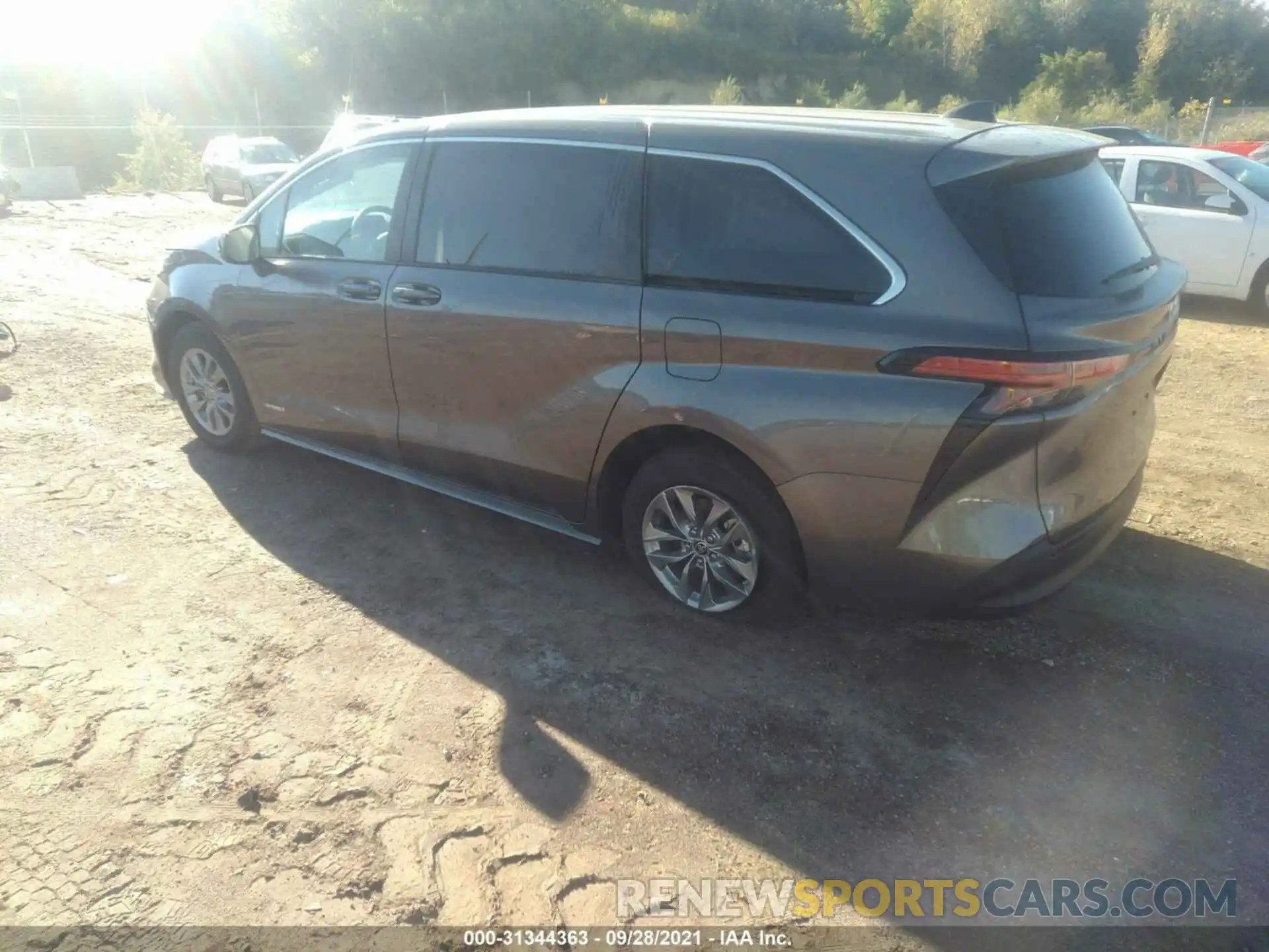 3 Photograph of a damaged car 5TDKRKEC6MS010189 TOYOTA SIENNA 2021