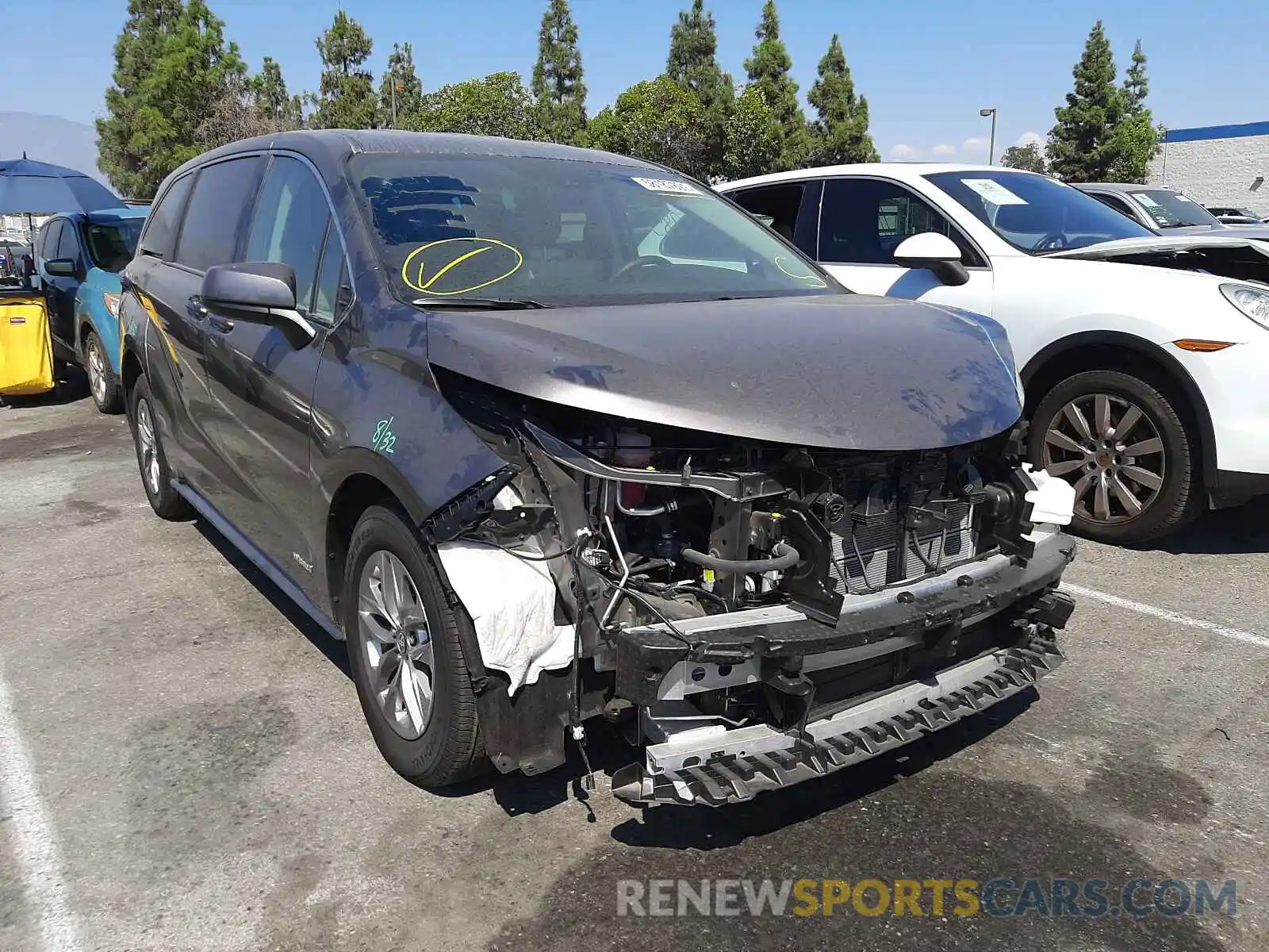 1 Photograph of a damaged car 5TDKRKEC6MS023850 TOYOTA SIENNA 2021