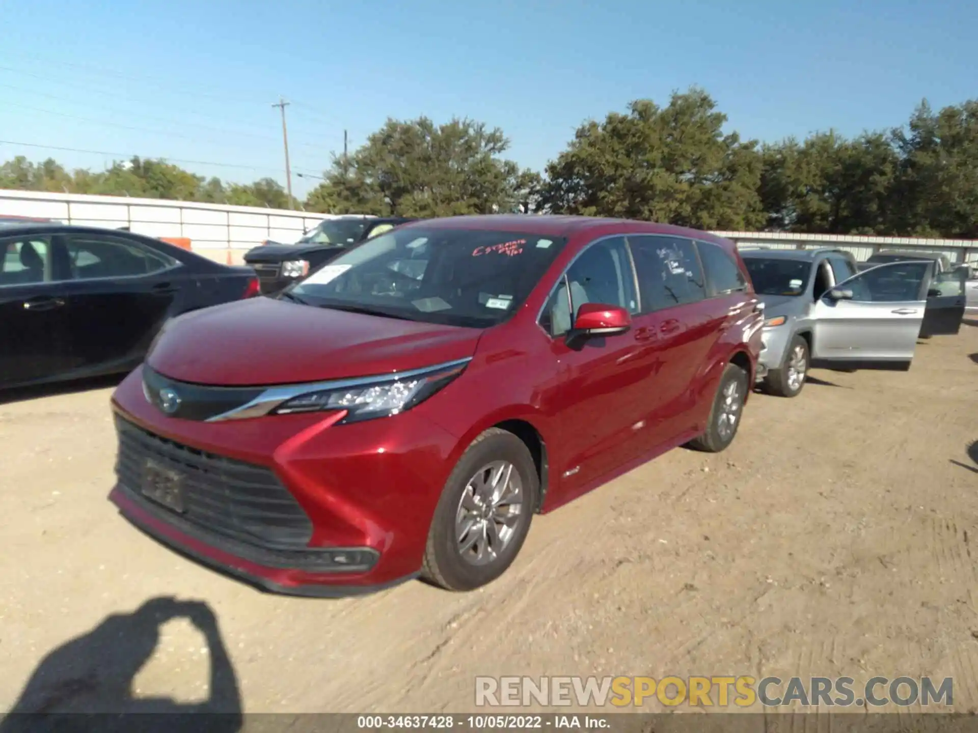 2 Photograph of a damaged car 5TDKRKEC6MS029079 TOYOTA SIENNA 2021