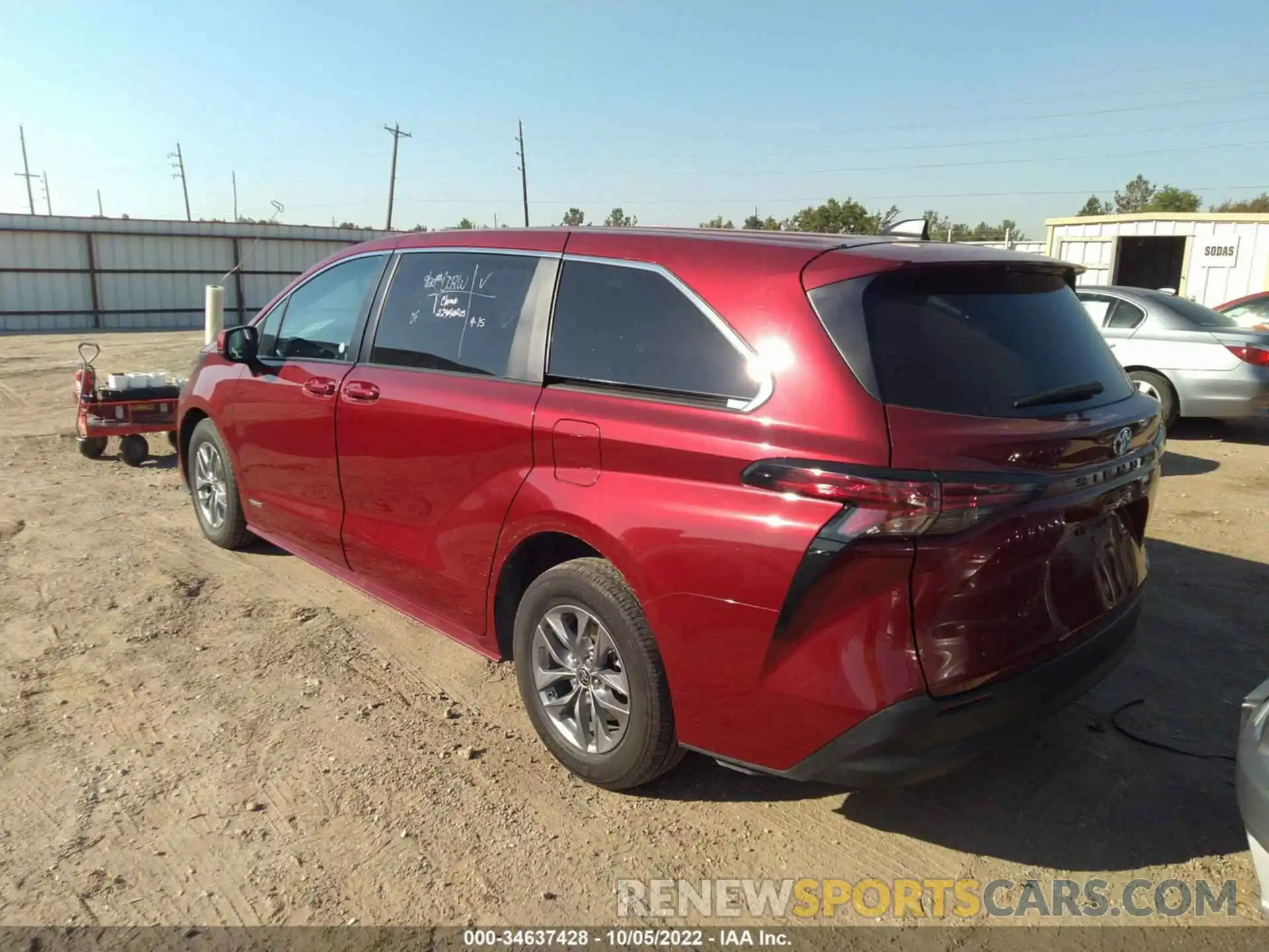 3 Photograph of a damaged car 5TDKRKEC6MS029079 TOYOTA SIENNA 2021