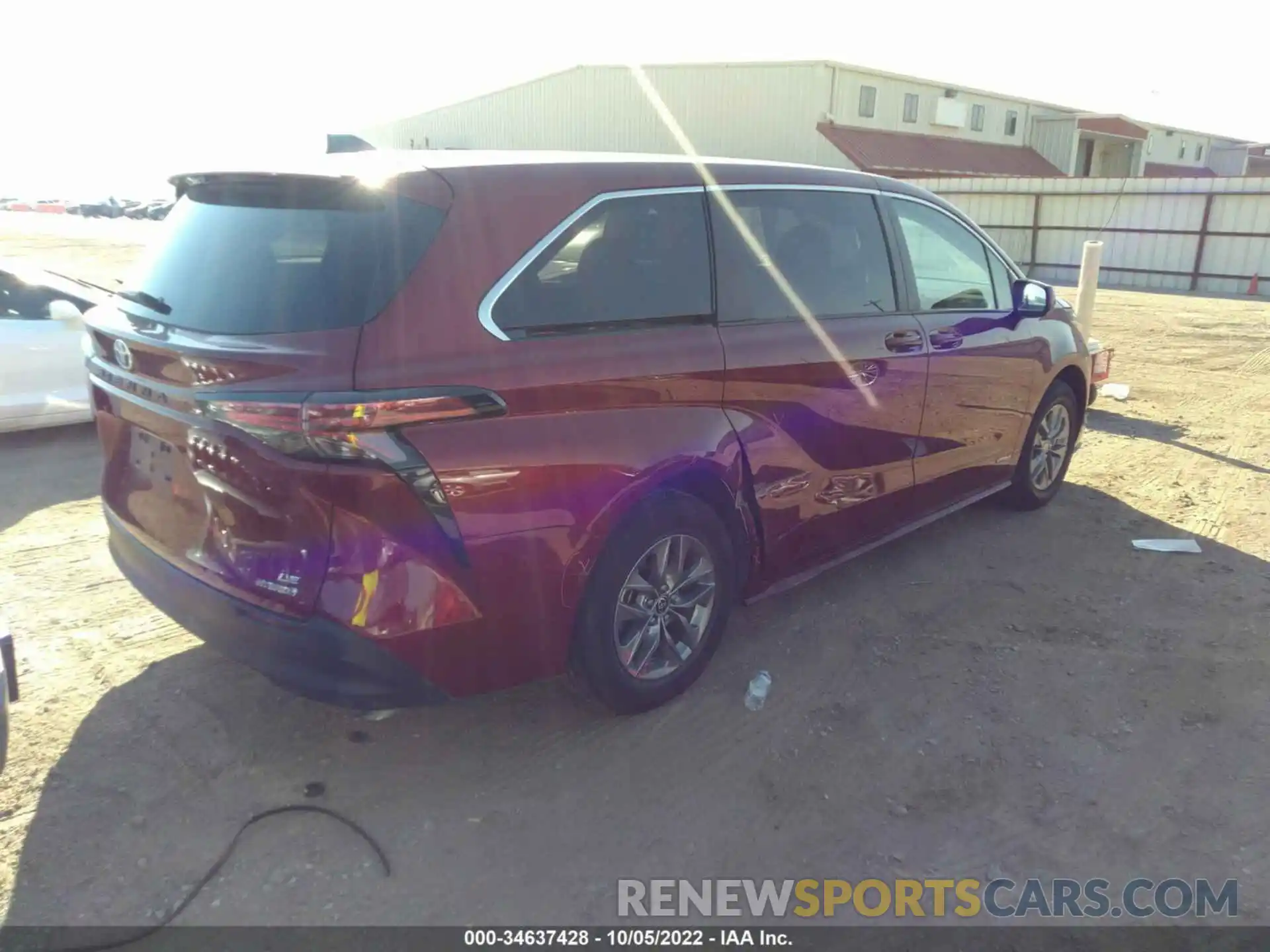 4 Photograph of a damaged car 5TDKRKEC6MS029079 TOYOTA SIENNA 2021