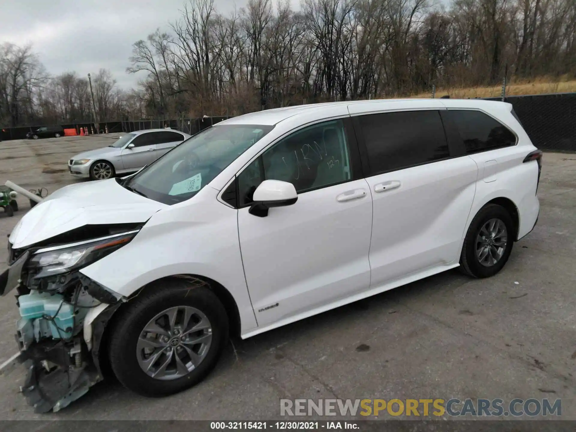 2 Фотография поврежденного автомобиля 5TDKRKEC6MS035139 TOYOTA SIENNA 2021