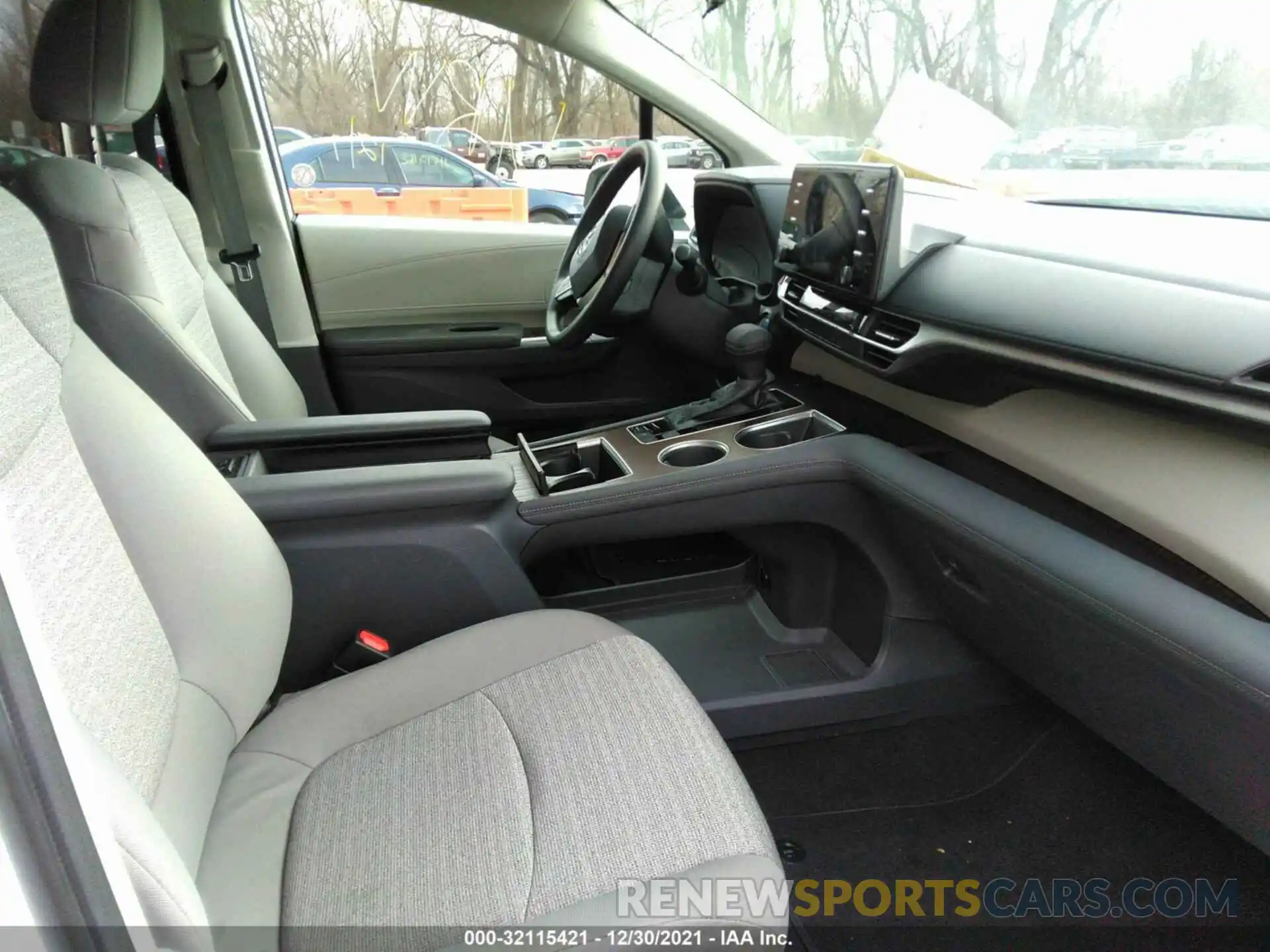 5 Photograph of a damaged car 5TDKRKEC6MS035139 TOYOTA SIENNA 2021