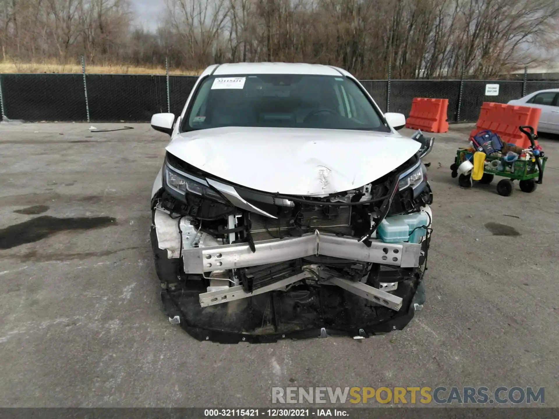 6 Photograph of a damaged car 5TDKRKEC6MS035139 TOYOTA SIENNA 2021