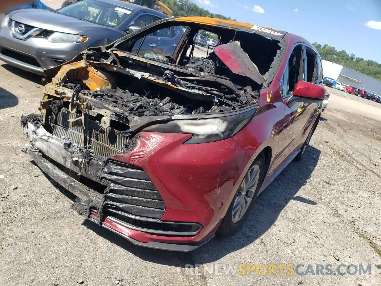 2 Photograph of a damaged car 5TDKRKEC6MS039921 TOYOTA SIENNA 2021