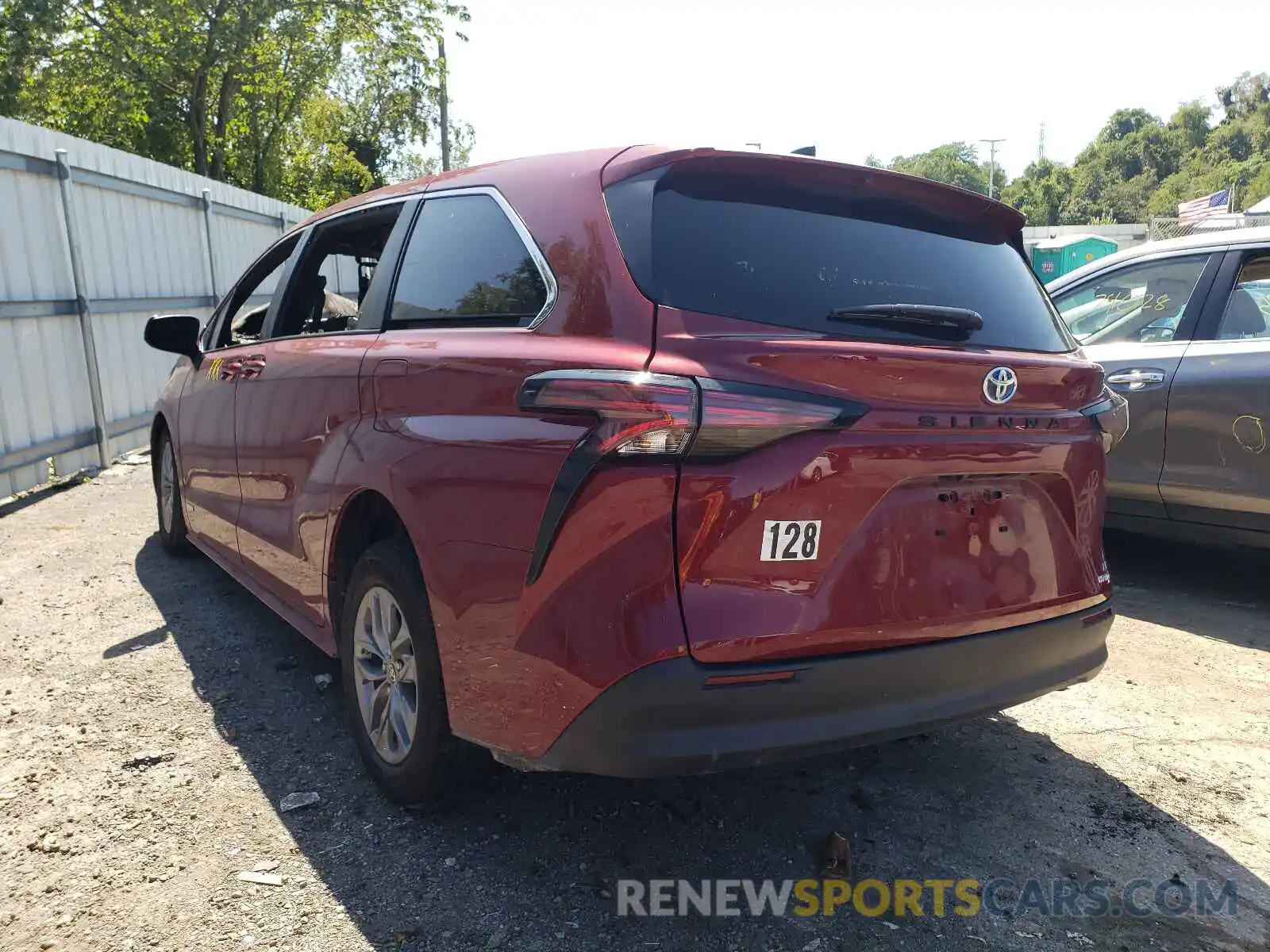 3 Photograph of a damaged car 5TDKRKEC6MS039921 TOYOTA SIENNA 2021