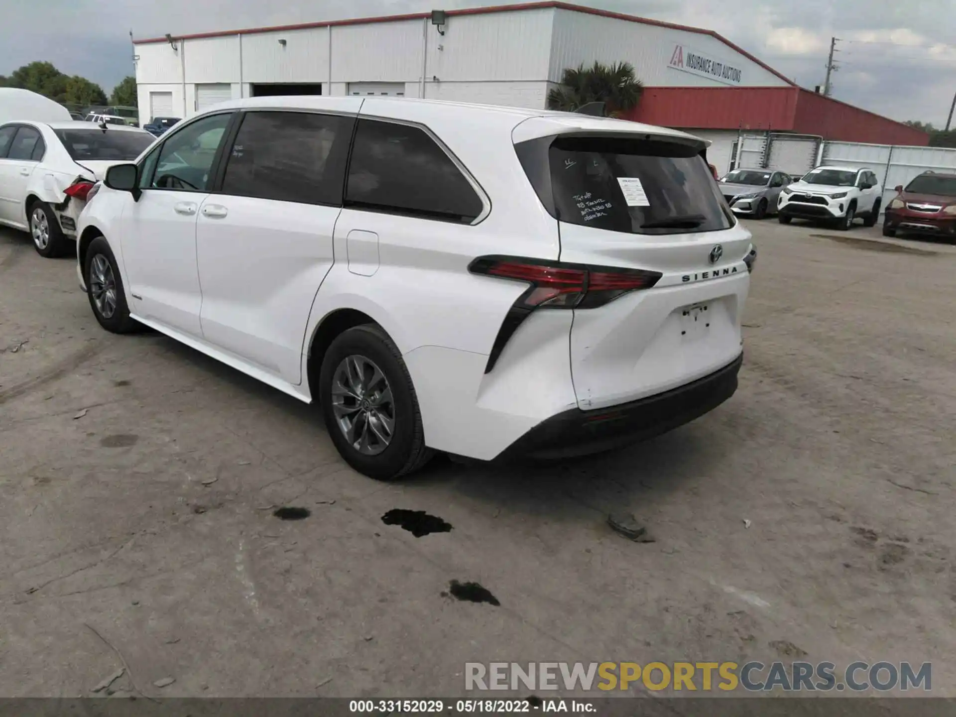 3 Photograph of a damaged car 5TDKRKEC6MS042754 TOYOTA SIENNA 2021