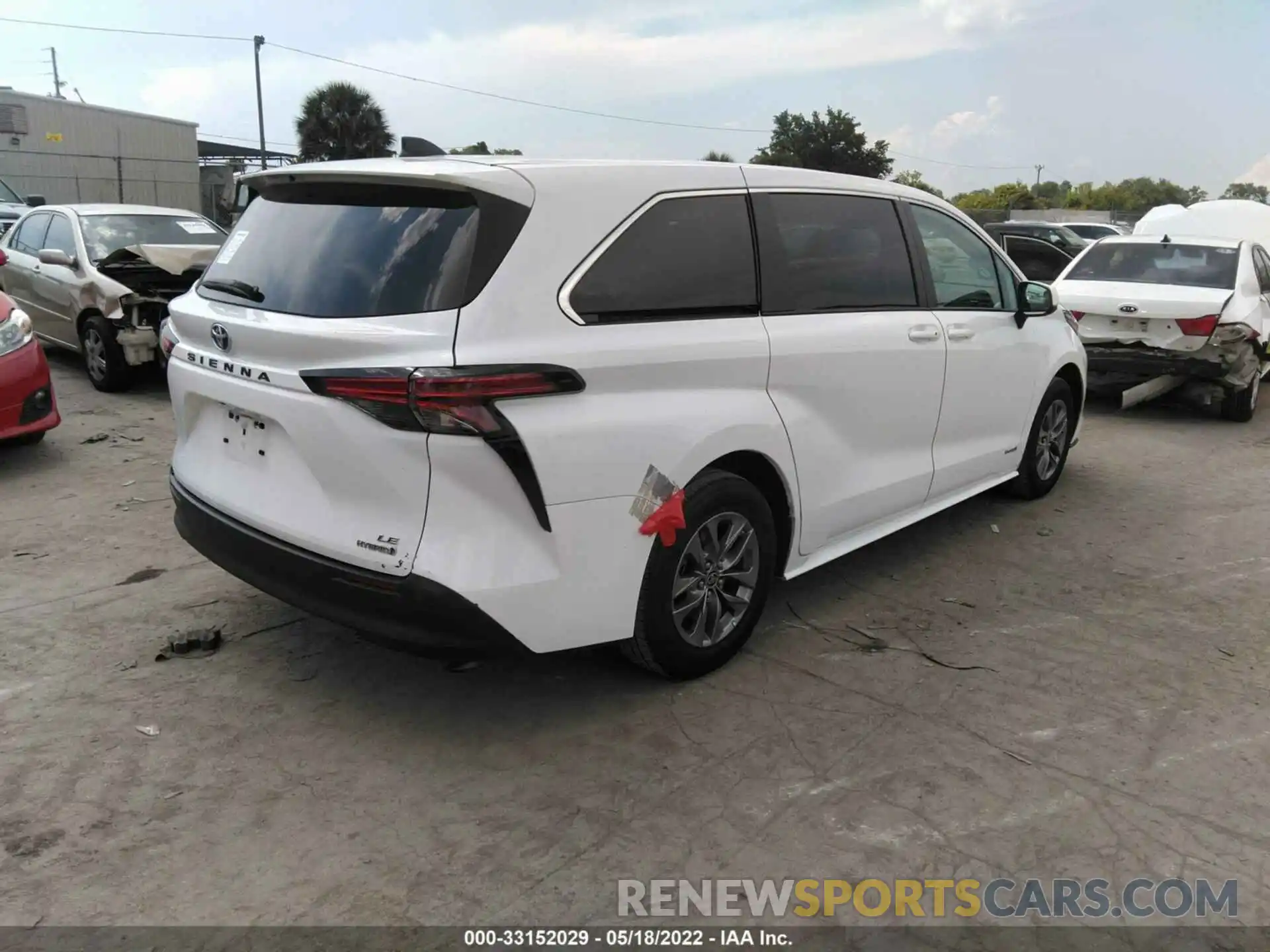 4 Photograph of a damaged car 5TDKRKEC6MS042754 TOYOTA SIENNA 2021