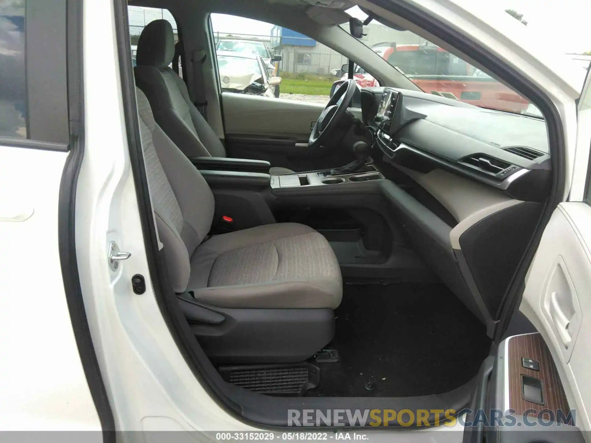 5 Photograph of a damaged car 5TDKRKEC6MS042754 TOYOTA SIENNA 2021