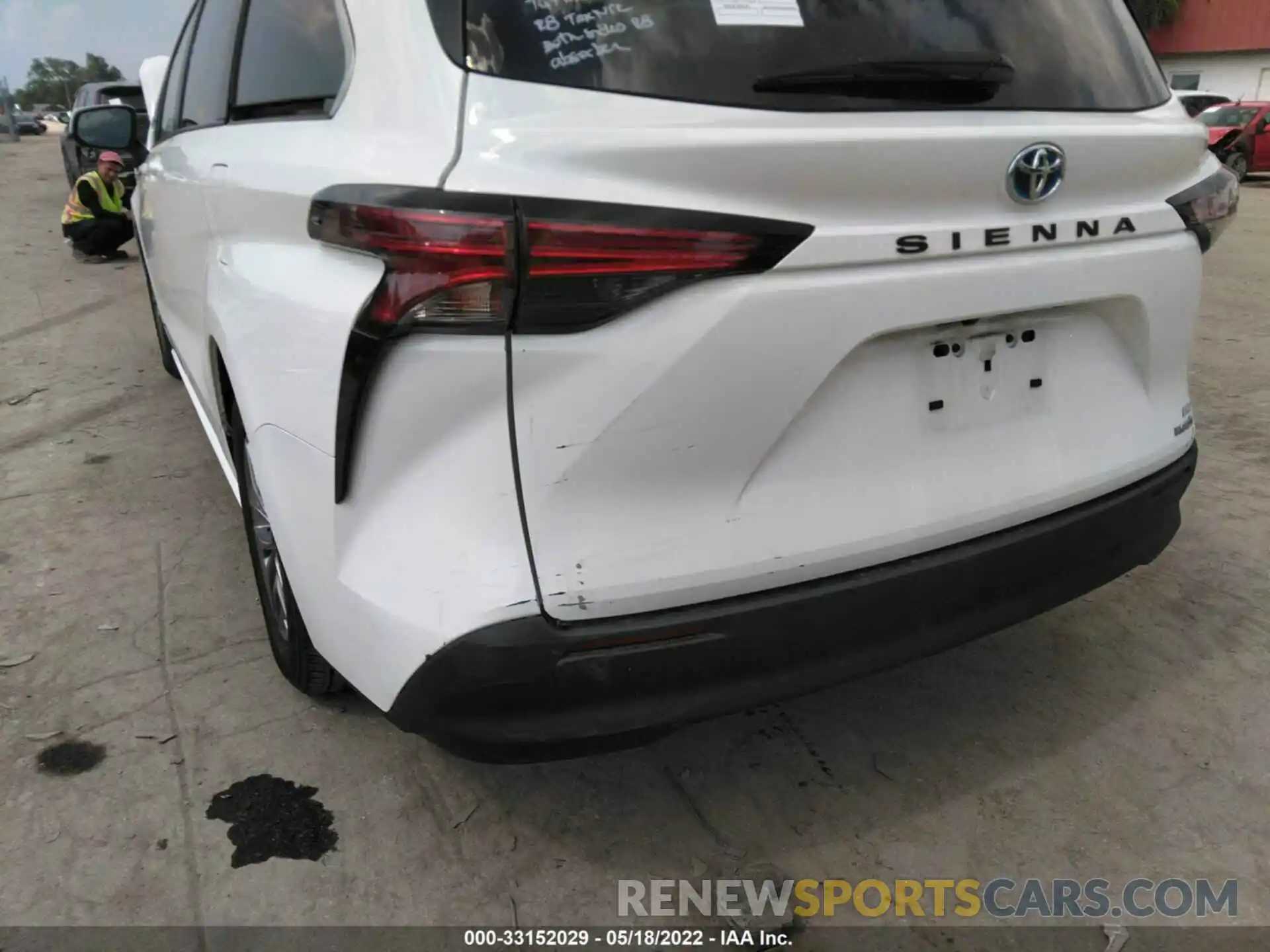 6 Photograph of a damaged car 5TDKRKEC6MS042754 TOYOTA SIENNA 2021