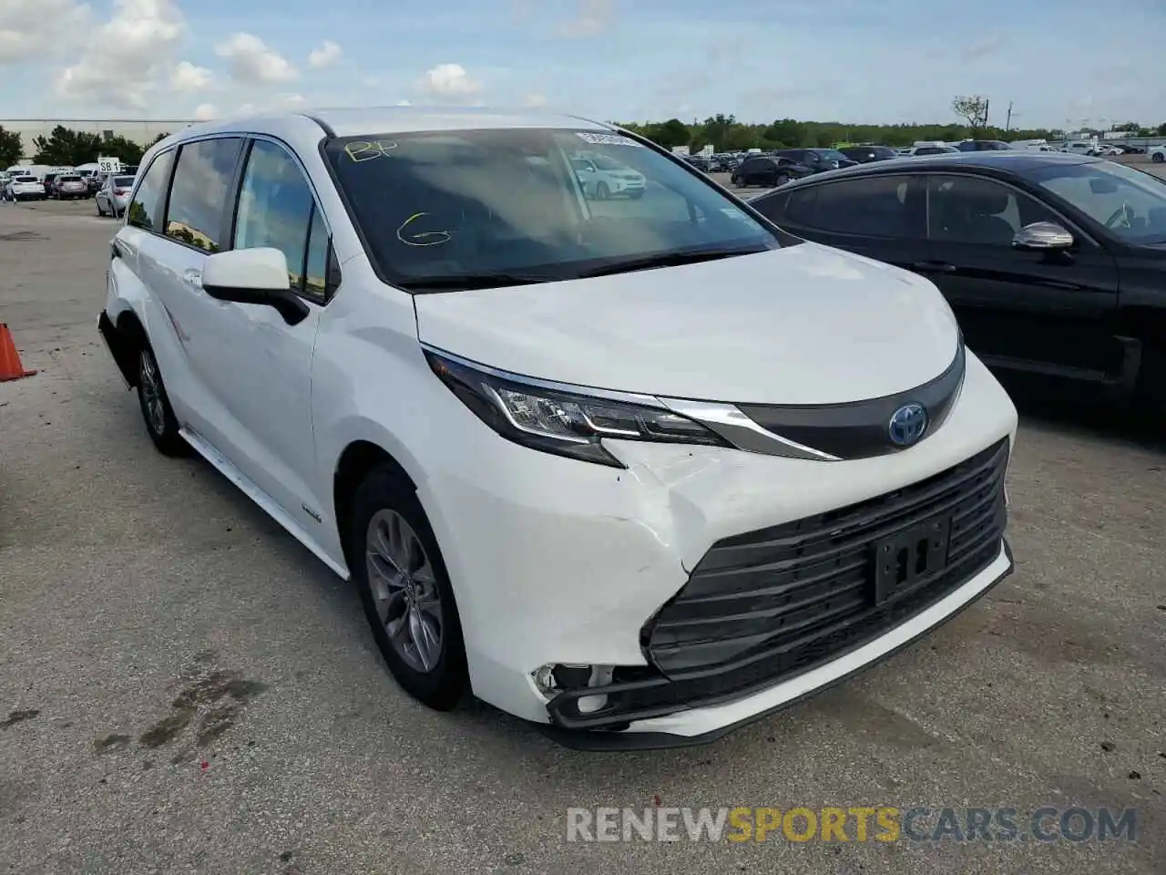 1 Photograph of a damaged car 5TDKRKEC6MS042950 TOYOTA SIENNA 2021