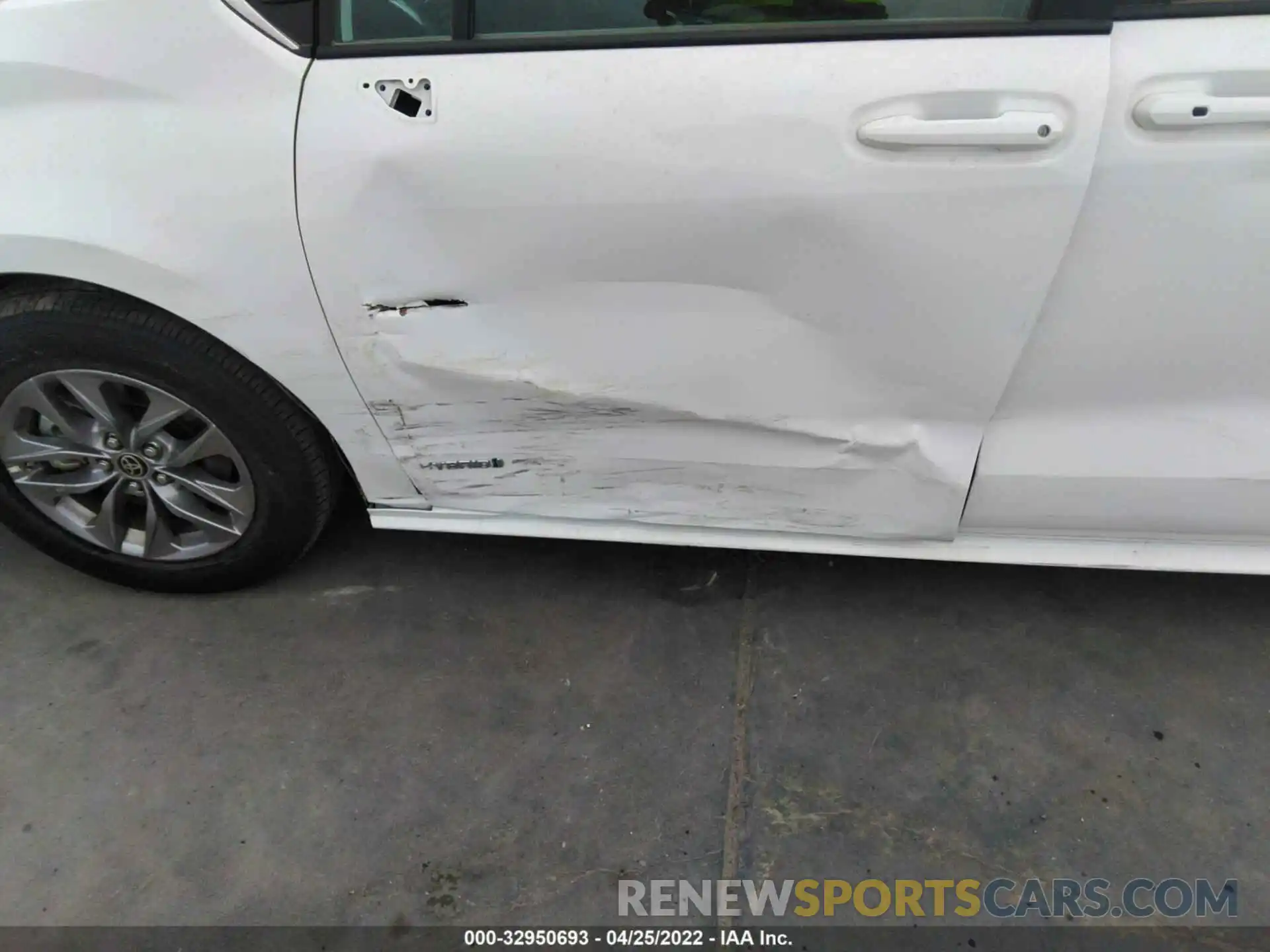 6 Photograph of a damaged car 5TDKRKEC6MS045444 TOYOTA SIENNA 2021