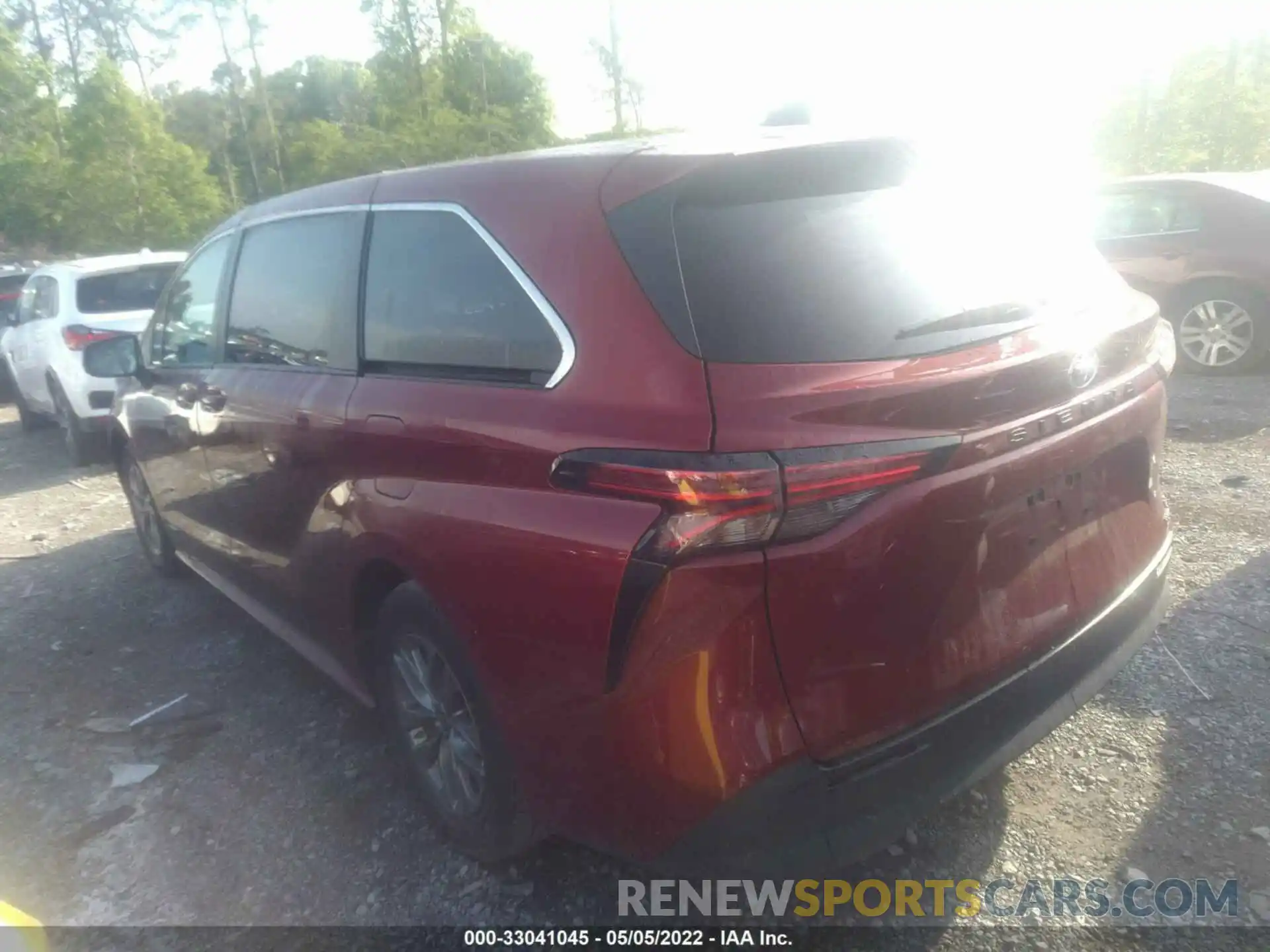 3 Photograph of a damaged car 5TDKRKEC6MS045573 TOYOTA SIENNA 2021