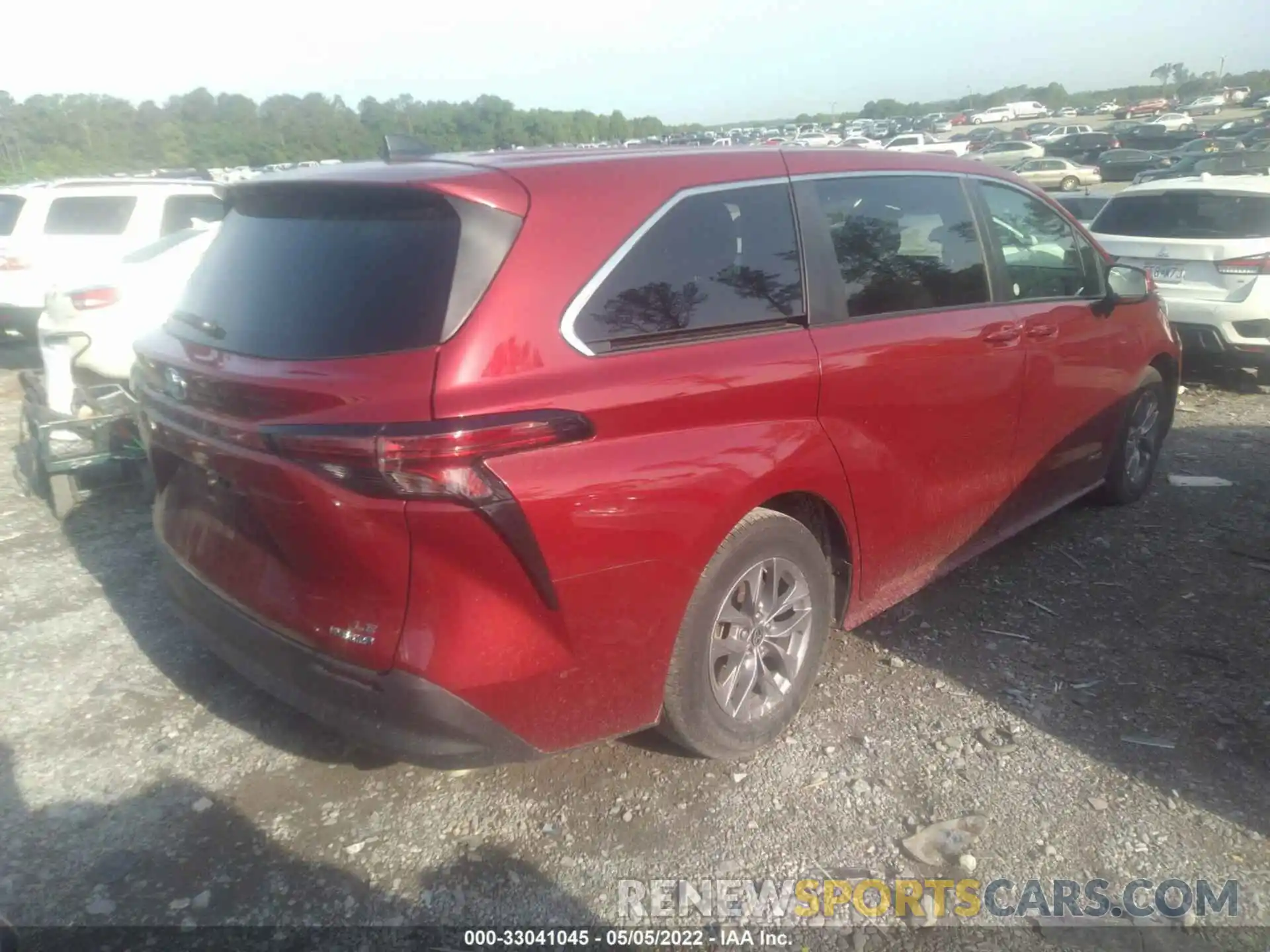 4 Photograph of a damaged car 5TDKRKEC6MS045573 TOYOTA SIENNA 2021