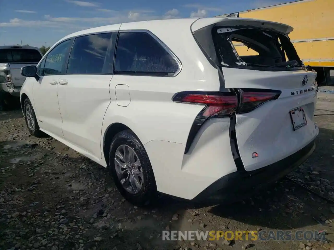 3 Photograph of a damaged car 5TDKRKEC6MS046111 TOYOTA SIENNA 2021