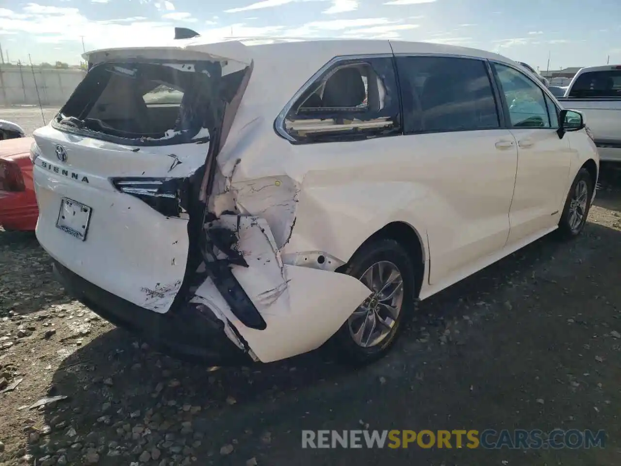 4 Photograph of a damaged car 5TDKRKEC6MS046111 TOYOTA SIENNA 2021