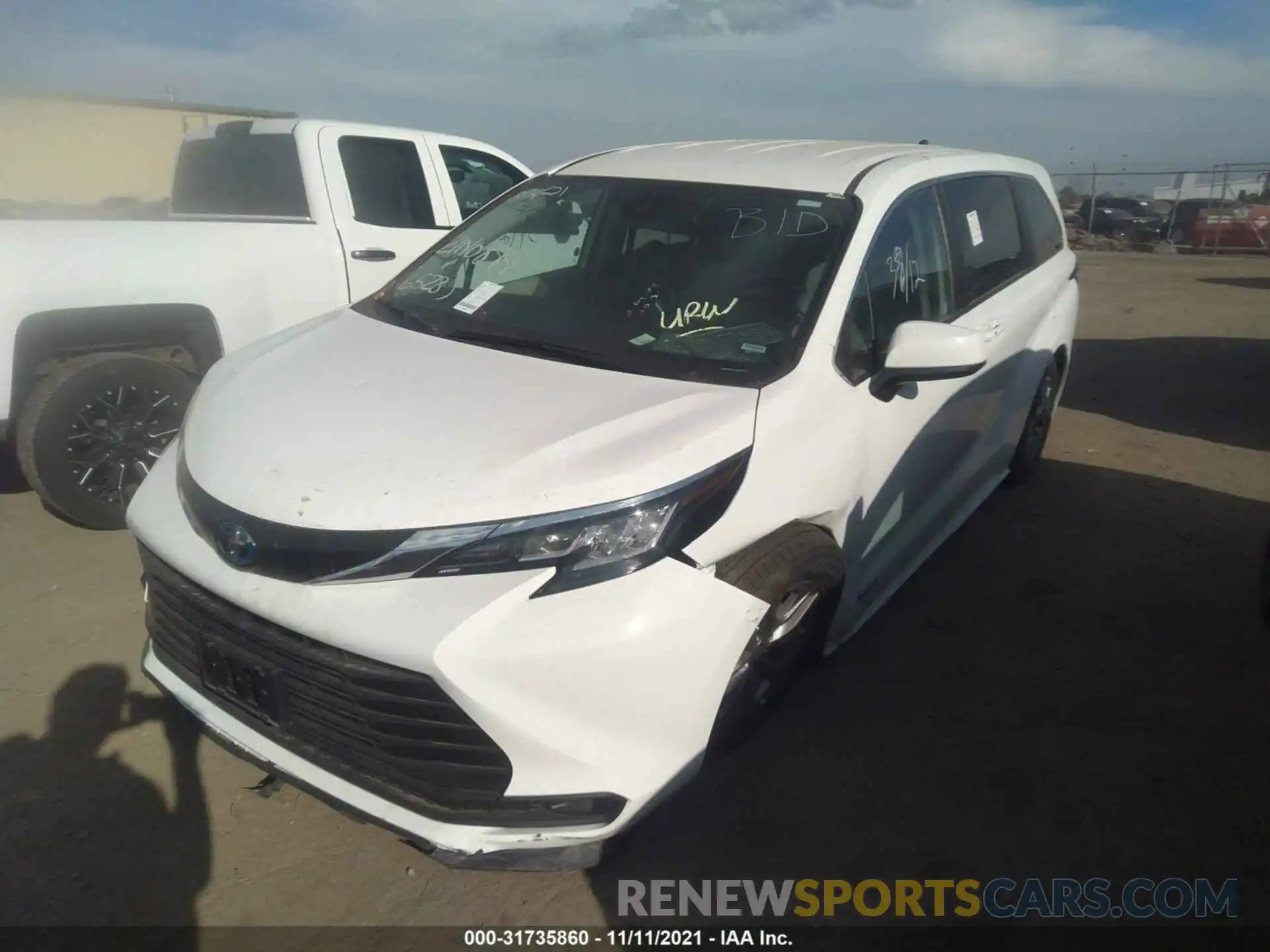 2 Photograph of a damaged car 5TDKRKEC6MS046528 TOYOTA SIENNA 2021