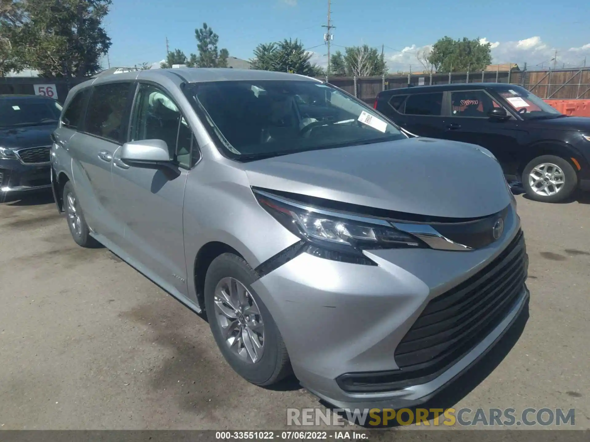 1 Photograph of a damaged car 5TDKRKEC6MS047422 TOYOTA SIENNA 2021