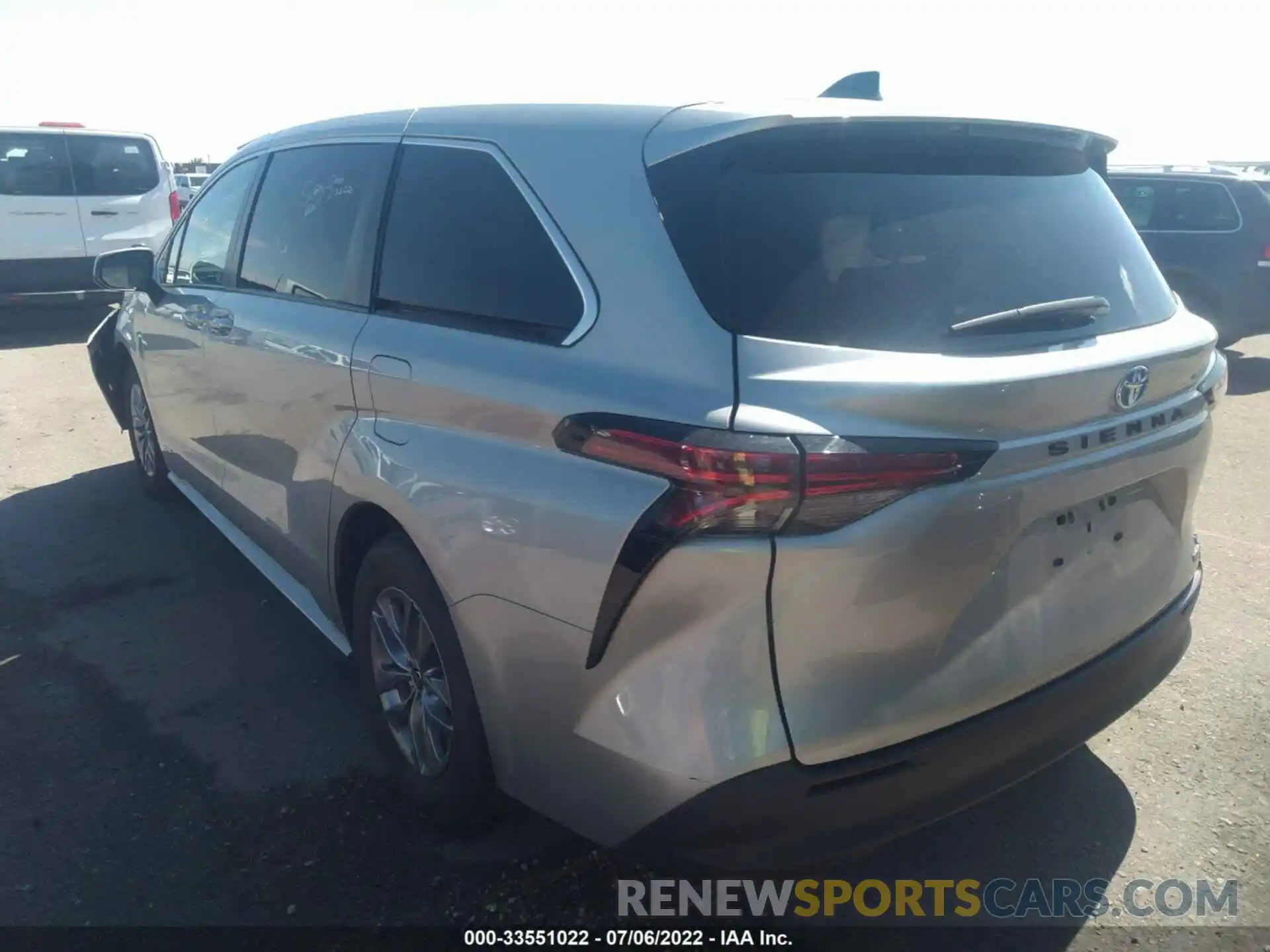 3 Photograph of a damaged car 5TDKRKEC6MS047422 TOYOTA SIENNA 2021