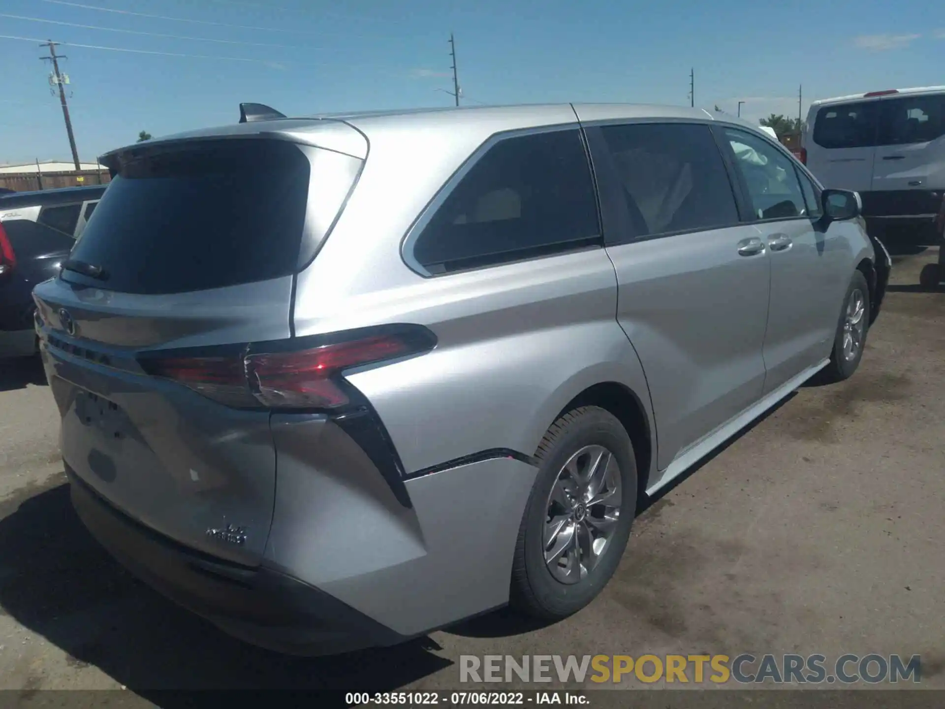 4 Photograph of a damaged car 5TDKRKEC6MS047422 TOYOTA SIENNA 2021