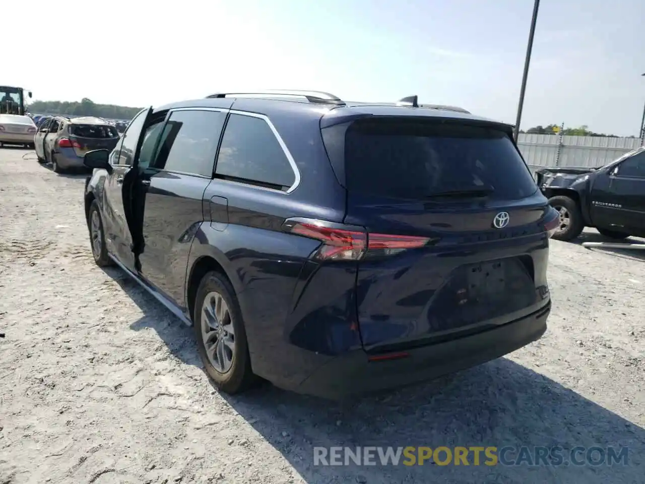 3 Фотография поврежденного автомобиля 5TDKRKEC6MS051650 TOYOTA SIENNA 2021