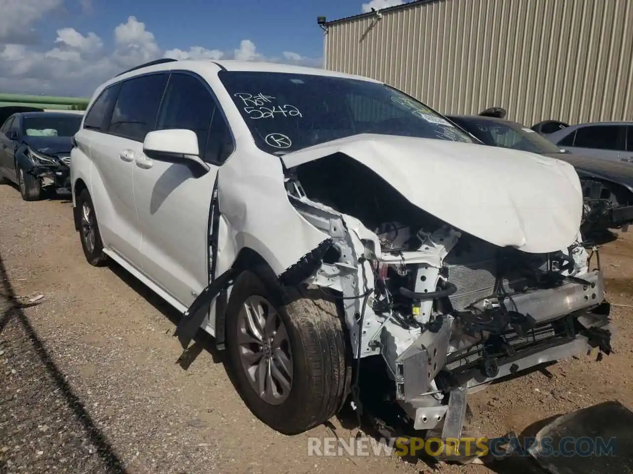 1 Photograph of a damaged car 5TDKRKEC6MS062549 TOYOTA SIENNA 2021