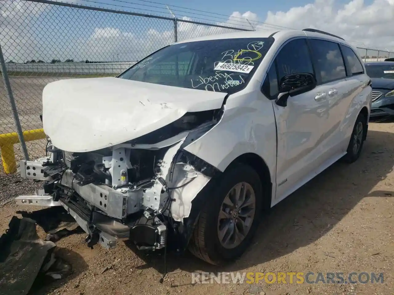 2 Photograph of a damaged car 5TDKRKEC6MS062549 TOYOTA SIENNA 2021