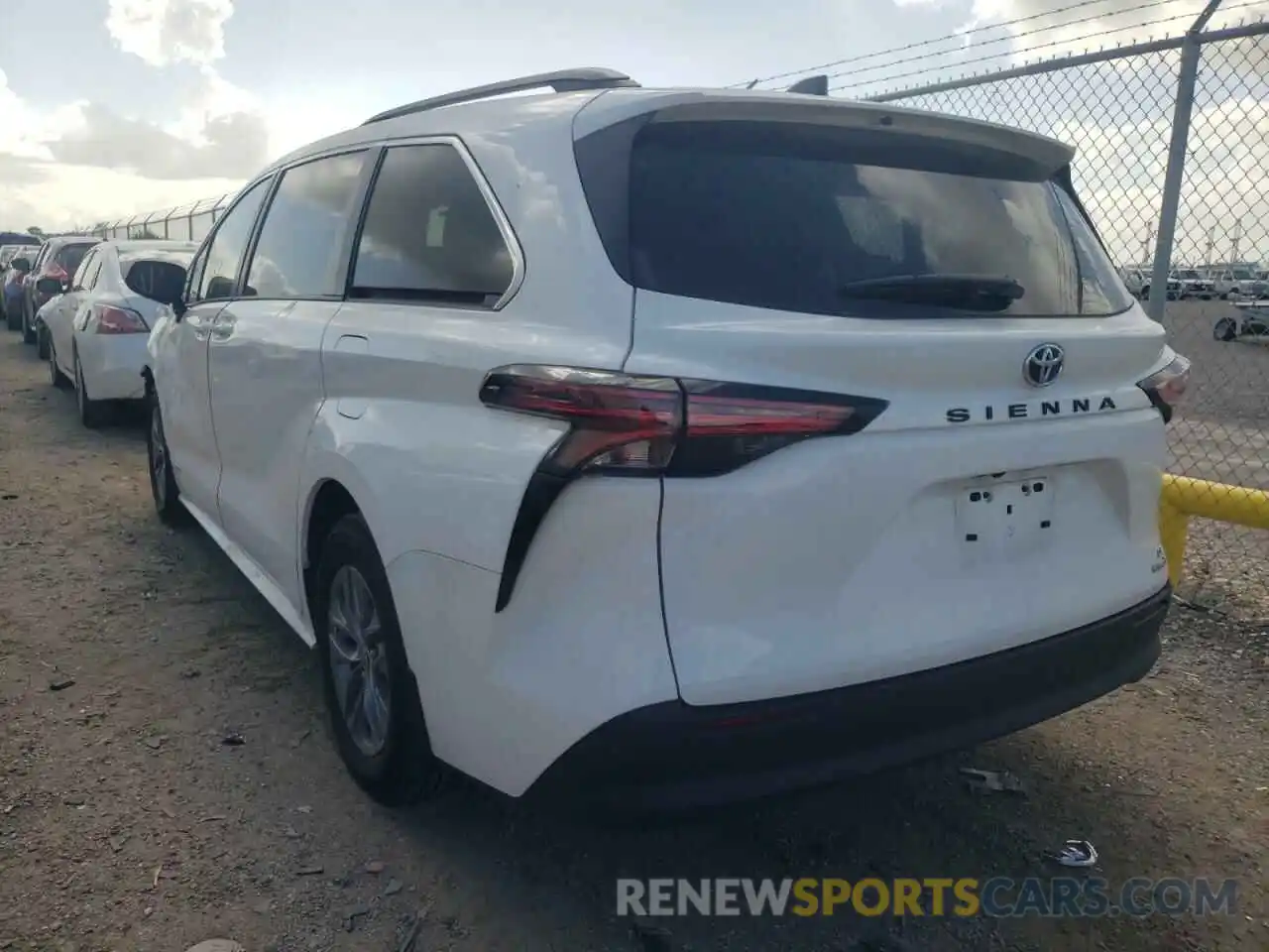 3 Photograph of a damaged car 5TDKRKEC6MS062549 TOYOTA SIENNA 2021