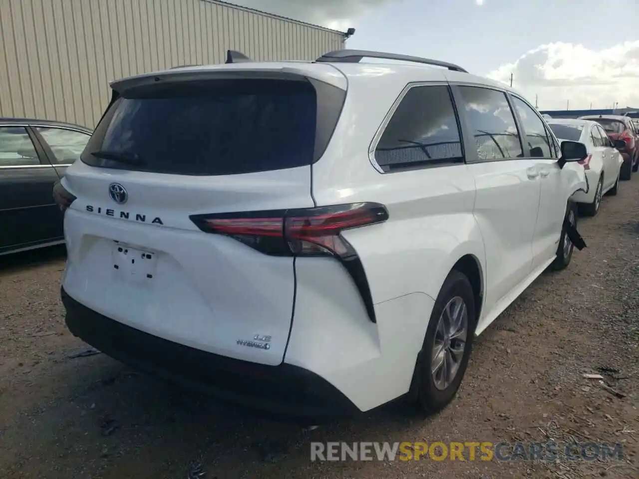 4 Photograph of a damaged car 5TDKRKEC6MS062549 TOYOTA SIENNA 2021