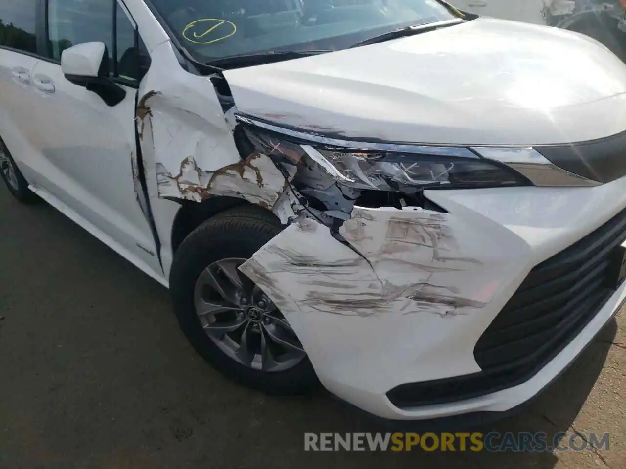 9 Photograph of a damaged car 5TDKRKEC6MS065872 TOYOTA SIENNA 2021