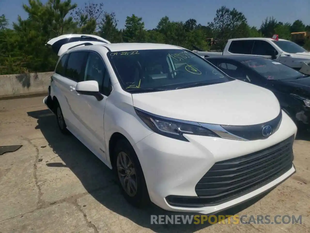 1 Photograph of a damaged car 5TDKRKEC6MS070652 TOYOTA SIENNA 2021