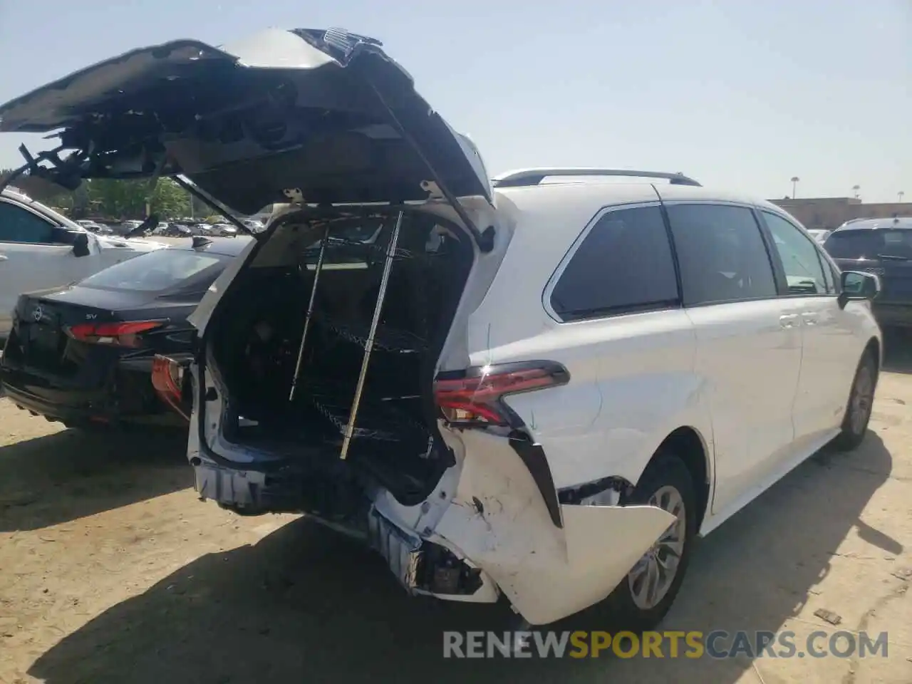 4 Photograph of a damaged car 5TDKRKEC6MS070652 TOYOTA SIENNA 2021