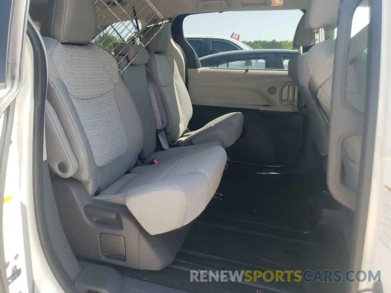 6 Photograph of a damaged car 5TDKRKEC6MS070652 TOYOTA SIENNA 2021