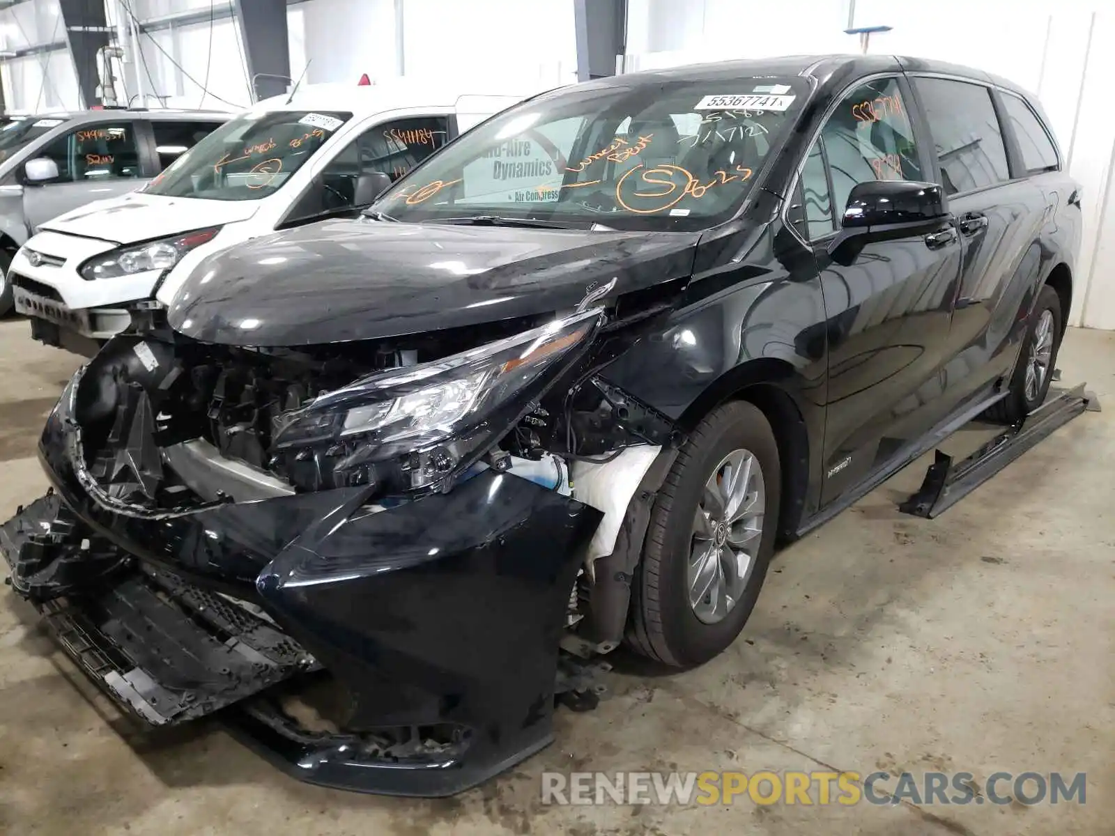 2 Photograph of a damaged car 5TDKRKEC7MS009701 TOYOTA SIENNA 2021