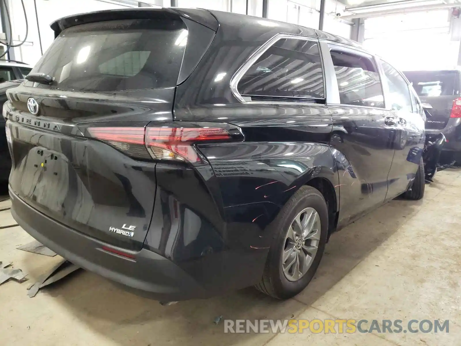 4 Photograph of a damaged car 5TDKRKEC7MS009701 TOYOTA SIENNA 2021