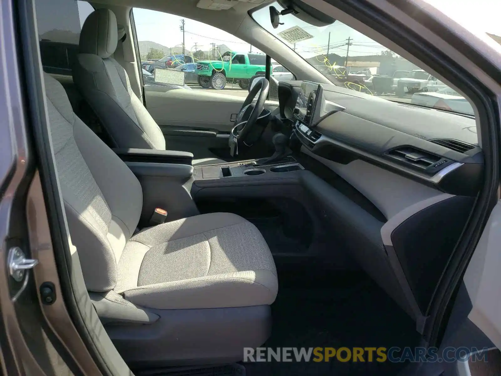 5 Photograph of a damaged car 5TDKRKEC7MS011111 TOYOTA SIENNA 2021