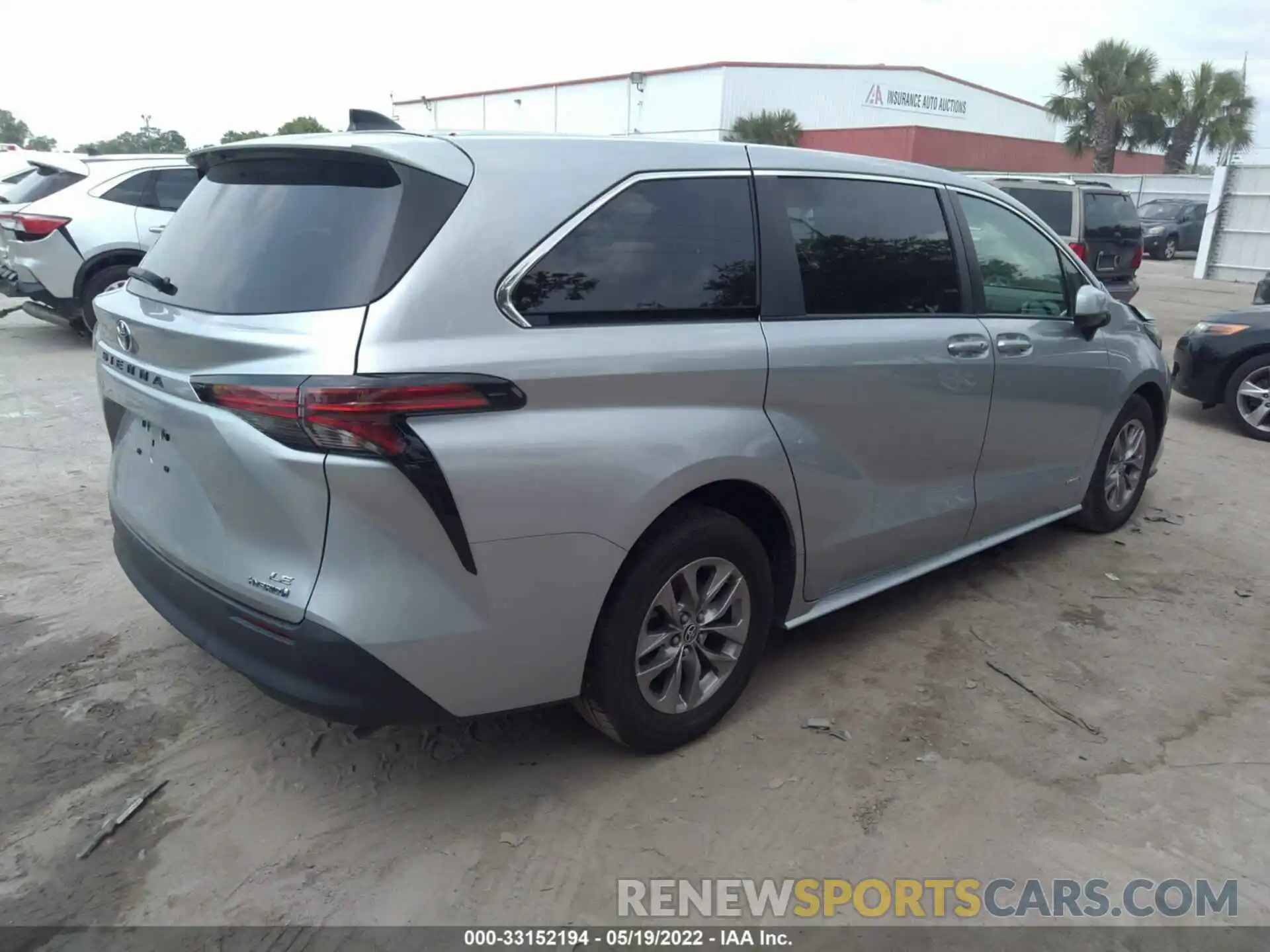 4 Photograph of a damaged car 5TDKRKEC7MS017491 TOYOTA SIENNA 2021